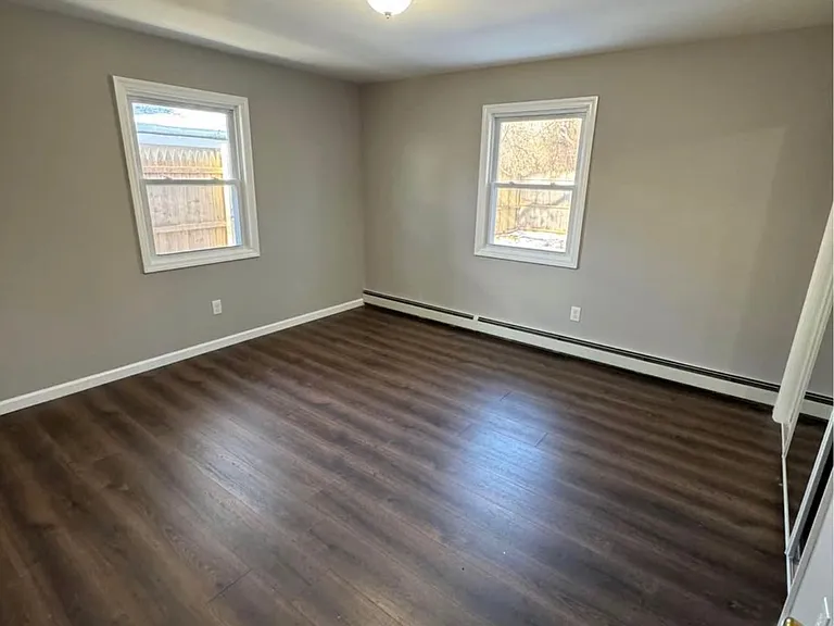 207 Mastic Blvd — Photo 6