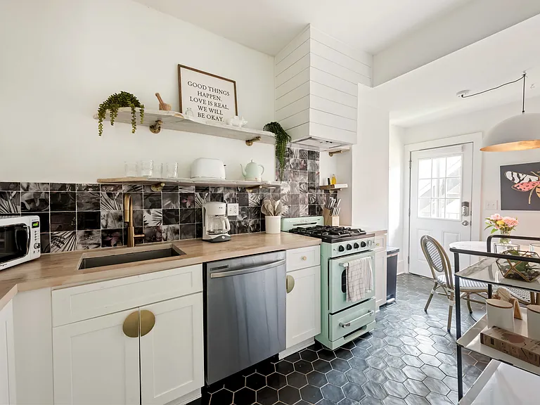 487 Moreland Ave NE #1 — Photo 16