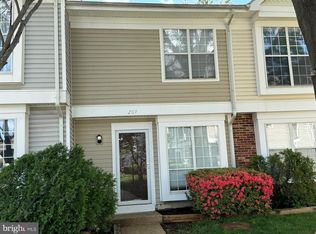207 Saint Johns Sq UNIT 207, Sterling, VA 20164