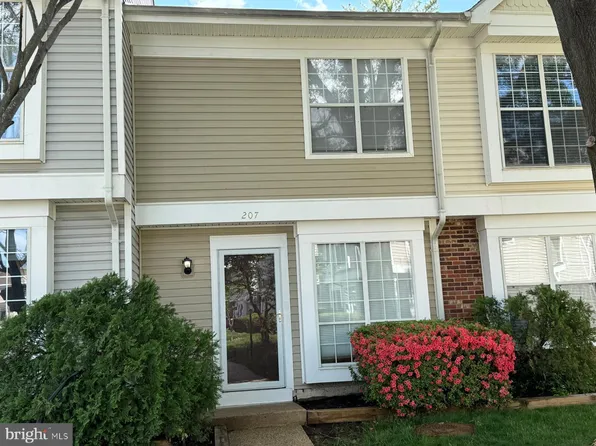 207 Saint Johns Sq Unit 207, Sterling, VA 20164