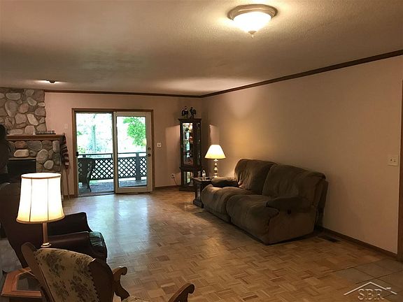 3rd image of 4404 Hillside Dr