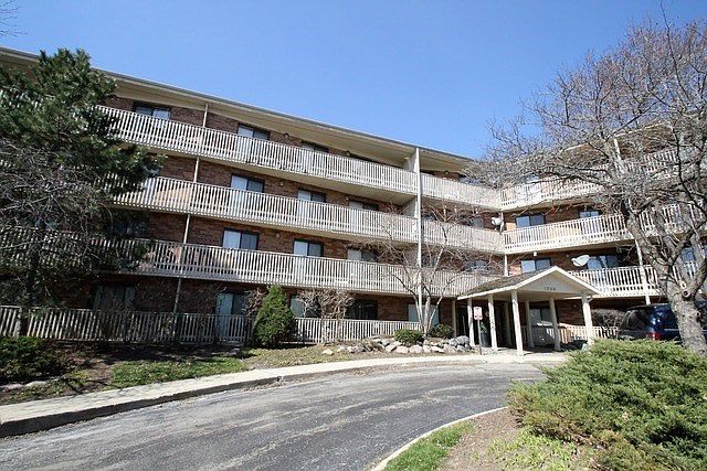 1st image of 1700 Wedgewood Dr APT 306