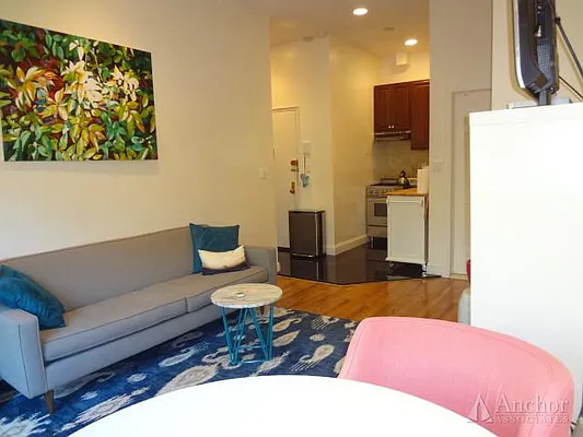 Rented by Anchor Associates | media 2