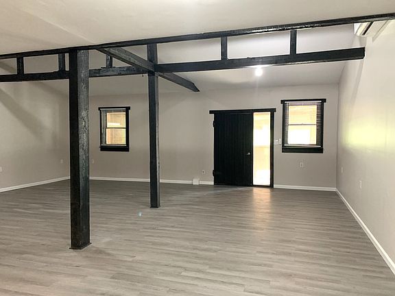 3rd image of 434 E King St #434