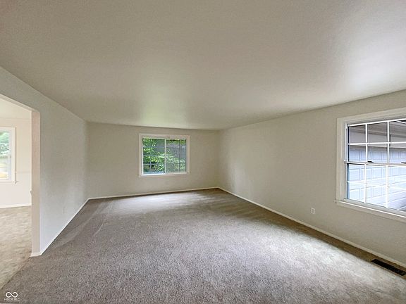 5th image of 1942 Heather Ct