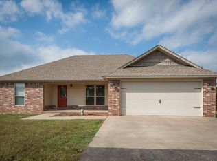 238 Crestpointe Dr, Russellville, AR 72802