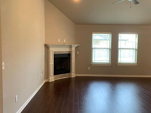 4th image of 2303 SW Worthington Ave
