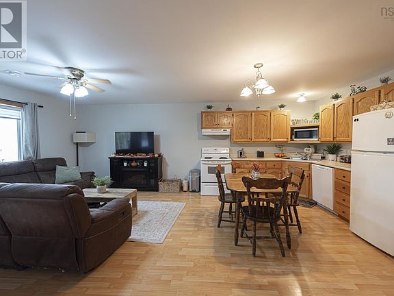 4th image of 157 North Ave #1