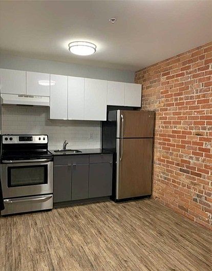 2nd image of 2870 Dundas St W #314