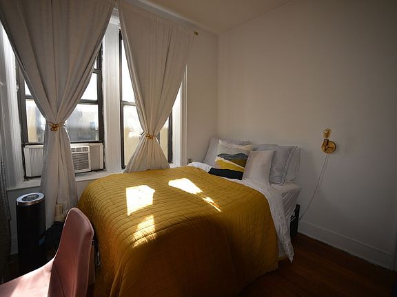 2nd image of 2452 44th St APT D4