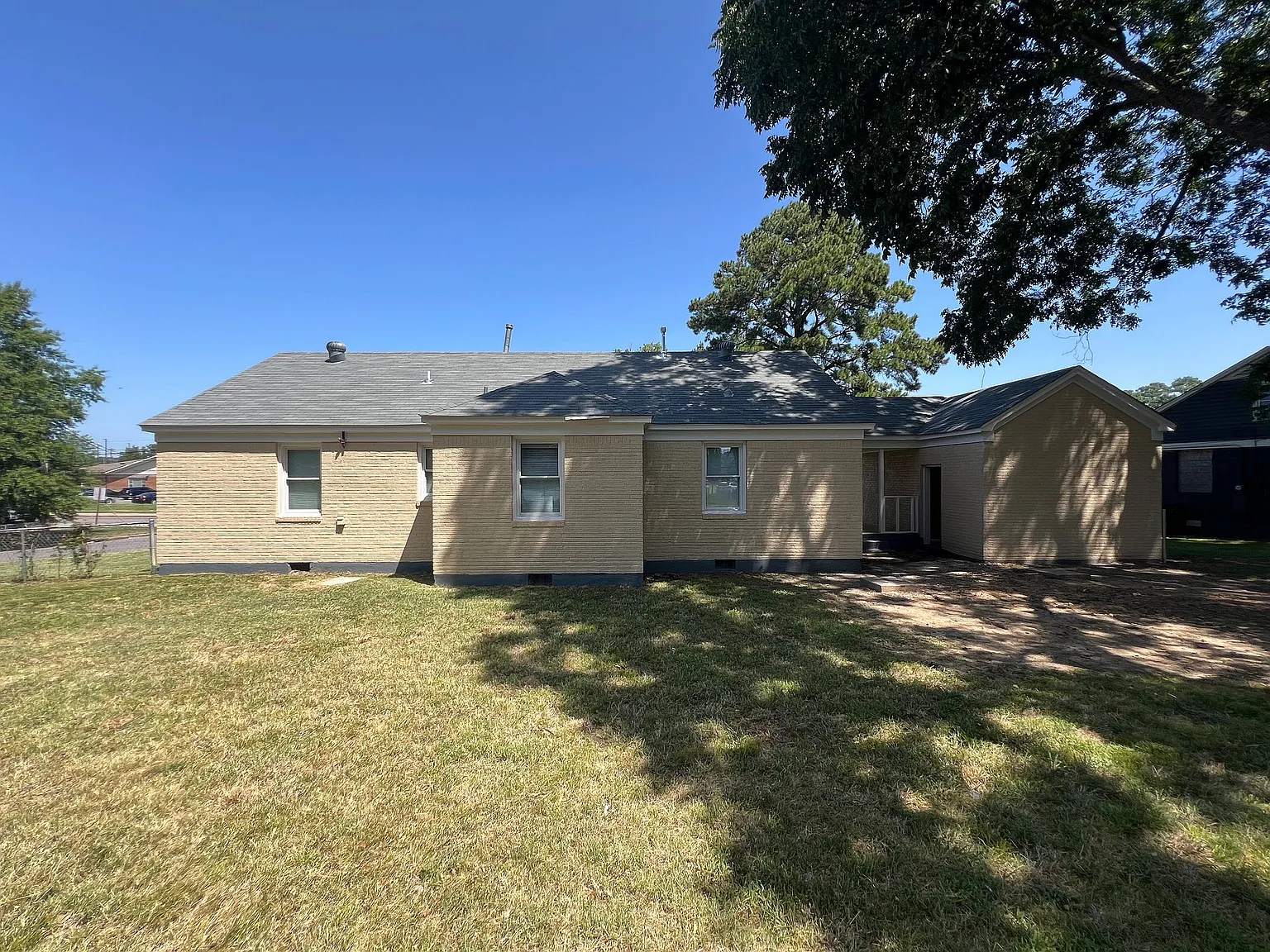 1229 Marlin Rd — Photo 3