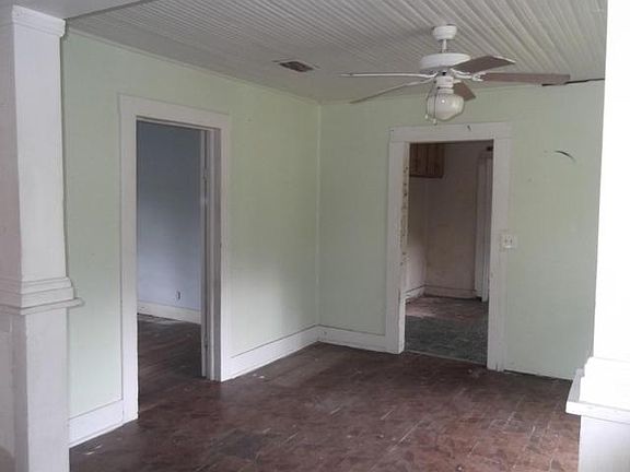 3rd image of 312 NE Jacksonville Loop