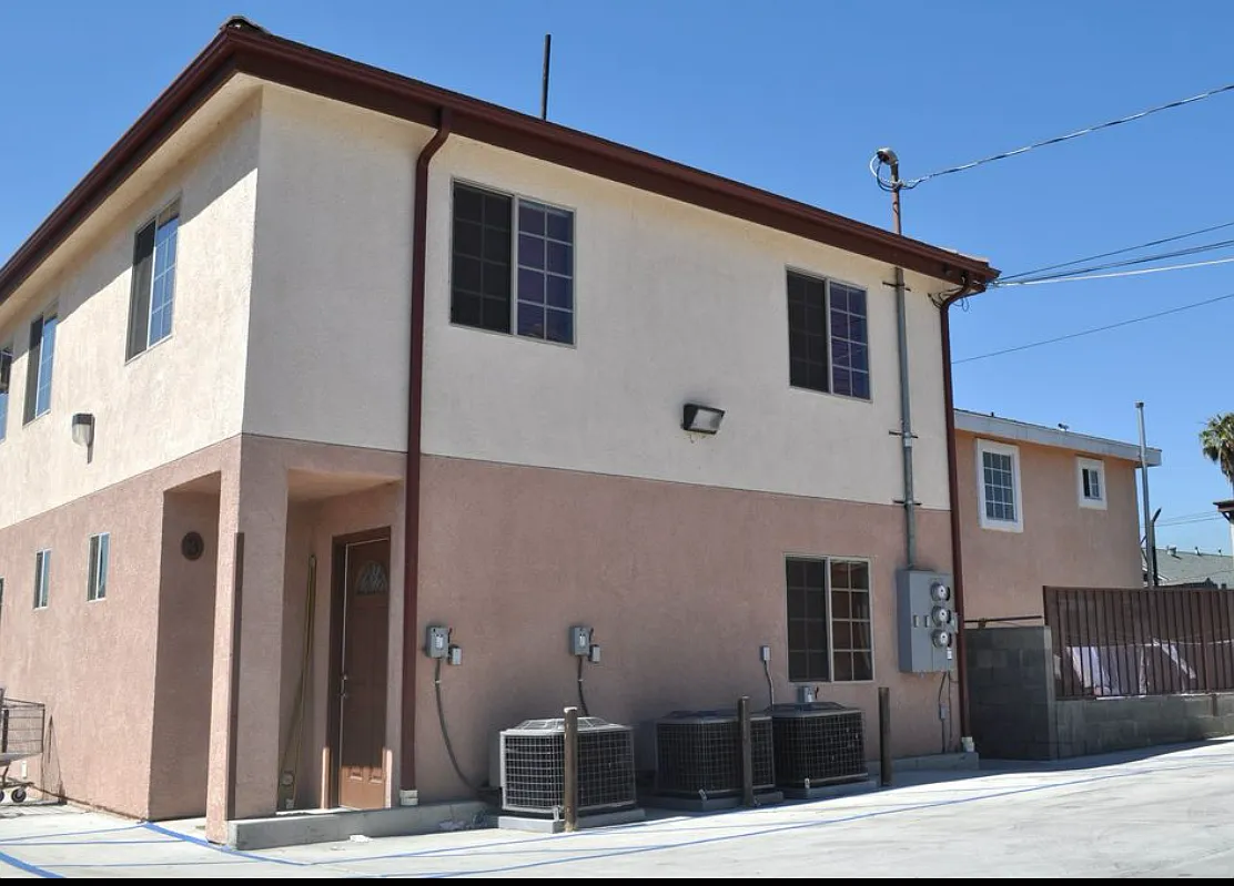3 bed, 2.5 bath, 1380 sqft, $3,800 — Photo 2