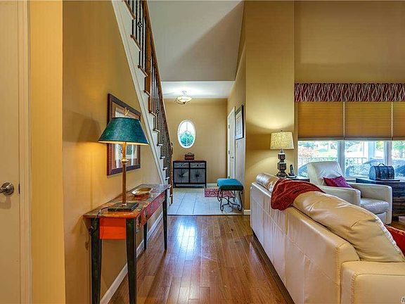 4th image of 88 Stoneleigh Dr