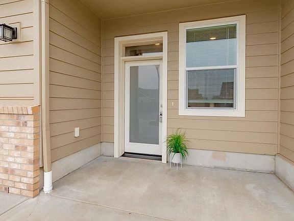 2nd image of 10711 NE 108th Ct