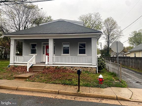 3rd image of 25 Wilson Ave NW