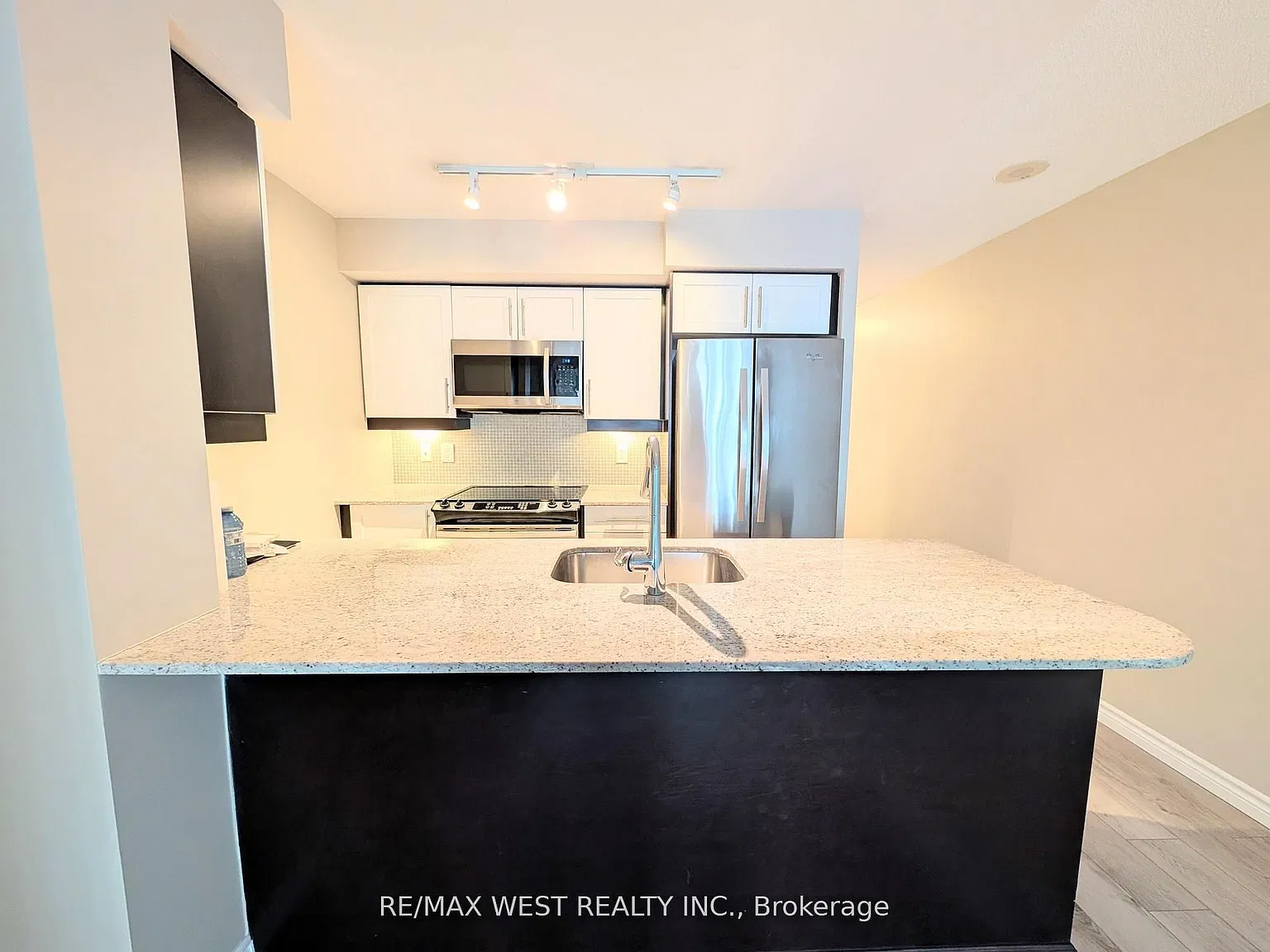 1 bed, $2,400 — Photo 3