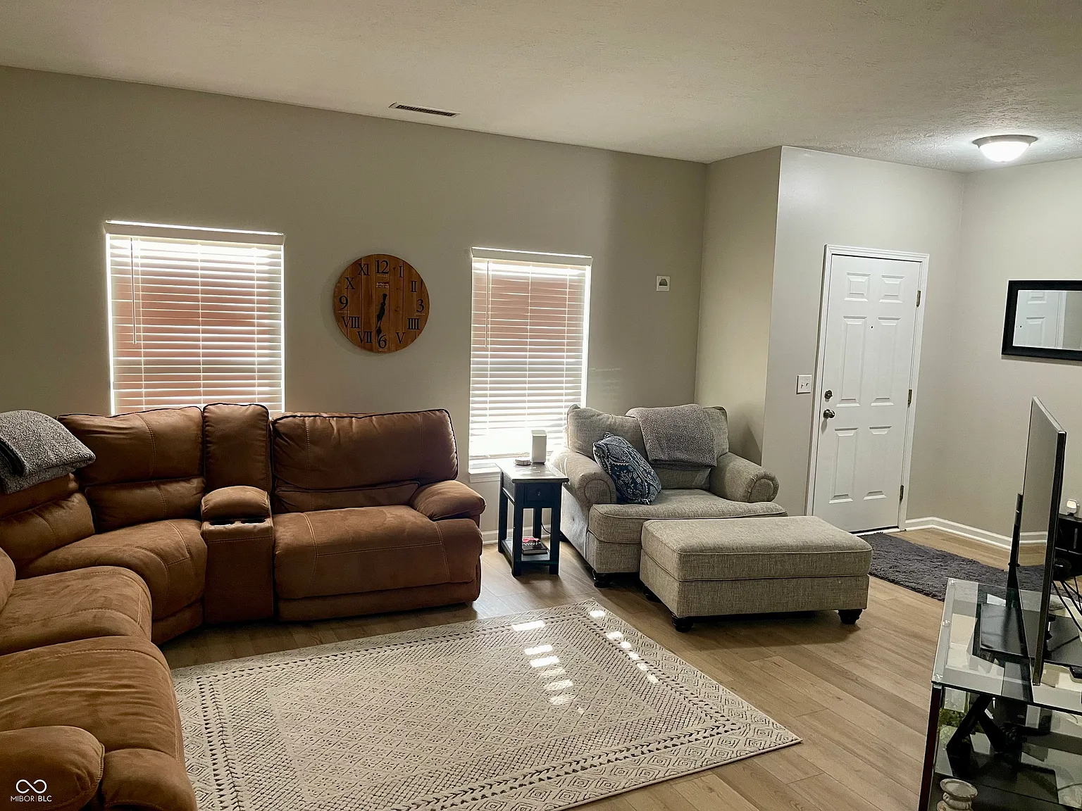 2 bed, 2.5 bath, 1326 sqft, $1,750 — Photo 2