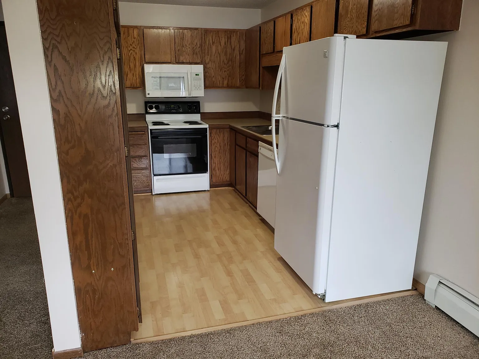 1 bed, 690 sqft, $1,350 — Photo 2