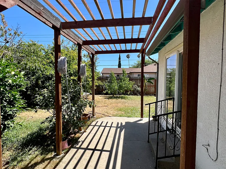 2318 Thompson Way — Photo 28