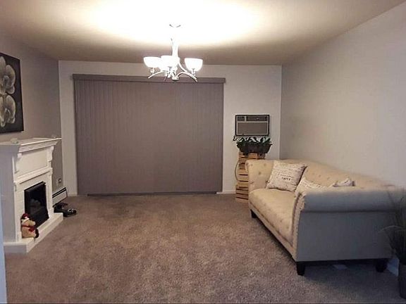 4th image of 200 Willow Ln APT 212
