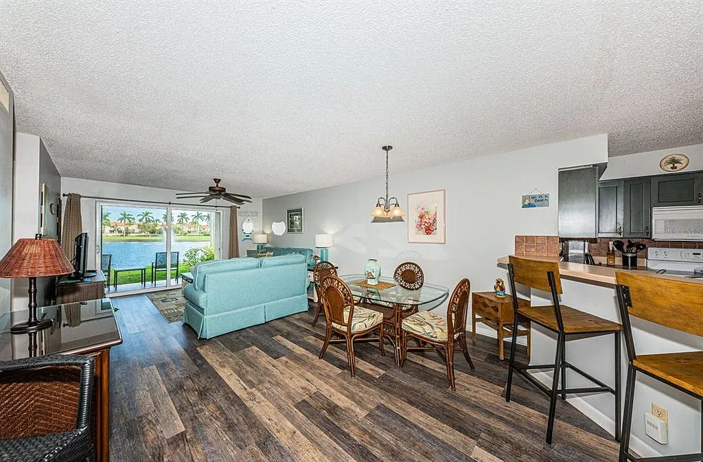 2 bed, 11.0 bath, 1145 sqft, $5,580 — Photo 4