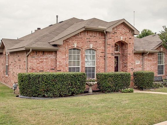 2nd image of 1604 Castle Rock Dr