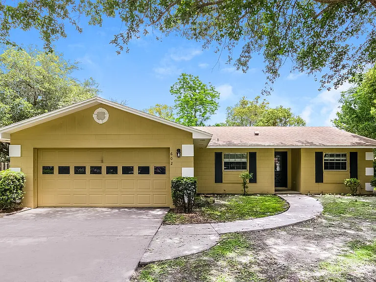 602 Cypress Ct — Photo 1