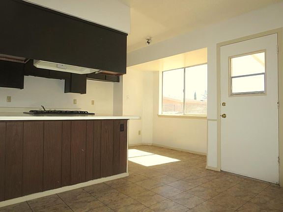 Kitchen with Island Bar & Breakfast Room