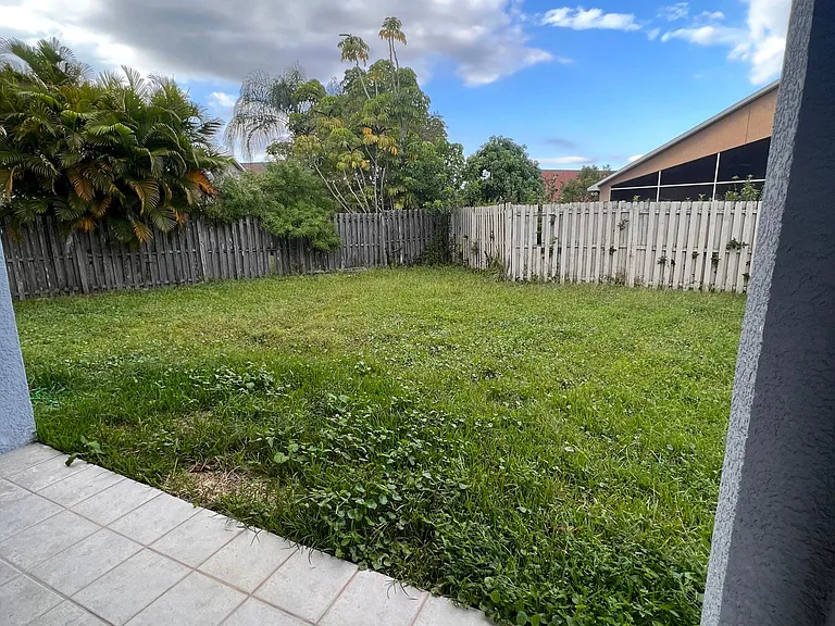 1739 Nestlewood Trl — Photo 14