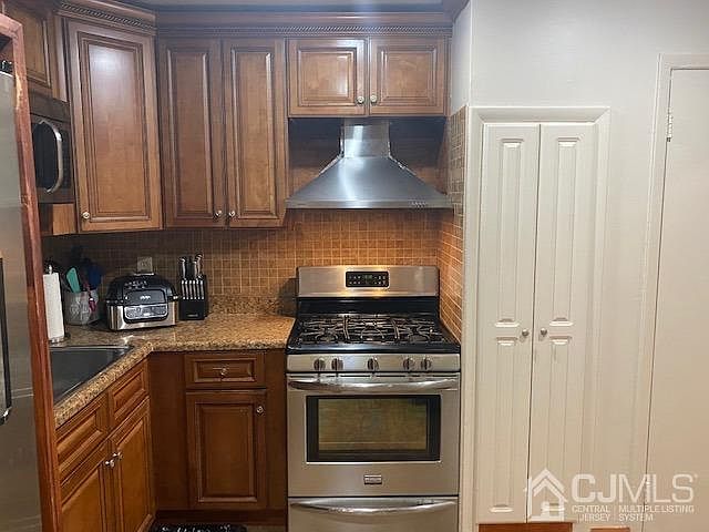 1st image of 615 Cricket Ln