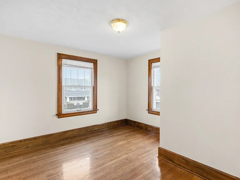 426 Selden Ave — Photo 8