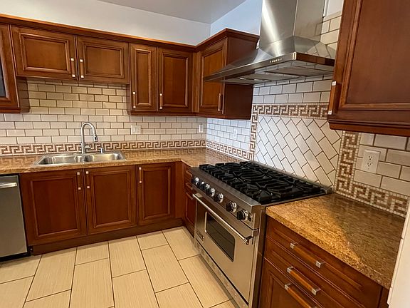5th image of 11848 1/2 Kiowa Ave #107