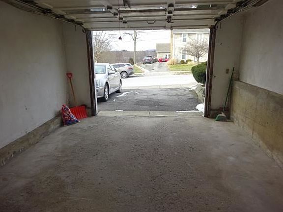4th image of 15 Kendall Ave