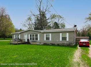 524 E Main St, Maple Rapids, MI 48853