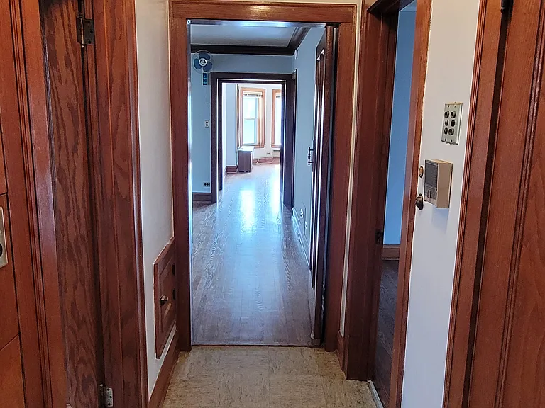 5228 W Hutchinson St — Photo 7