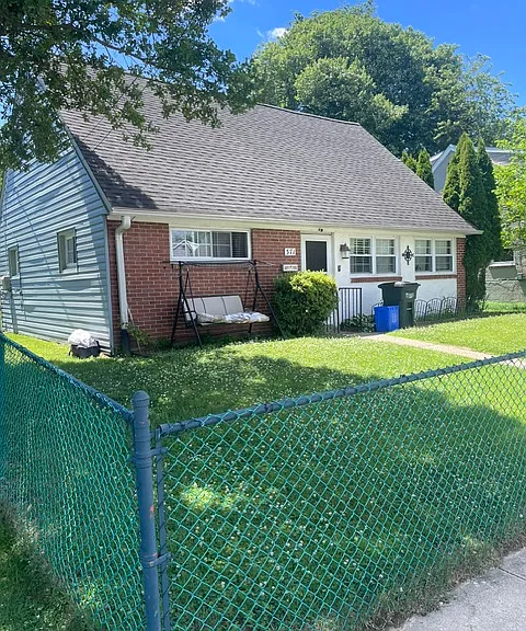 371 Livezey St — Photo 2