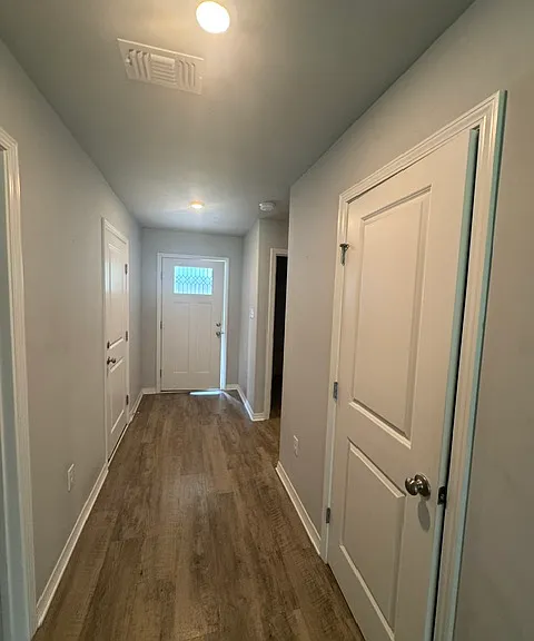 649 Iona St — Photo 2