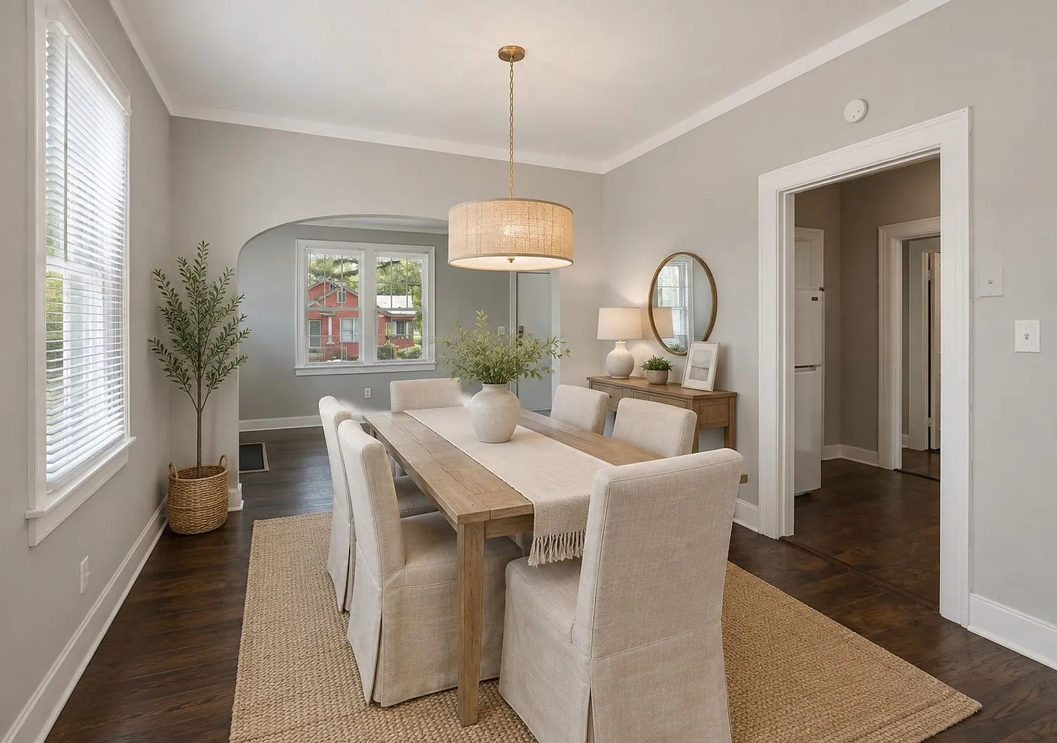 Large Unfurnished 2BR/1BA Downtown Home Walking Distance to Forsyth Park and Daffin Park — Photo 3