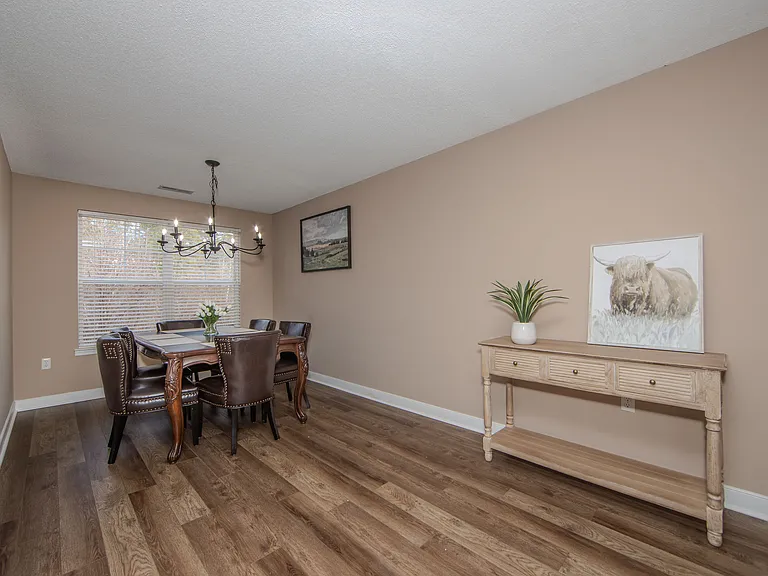 1526 Woodland Ct — Photo 5