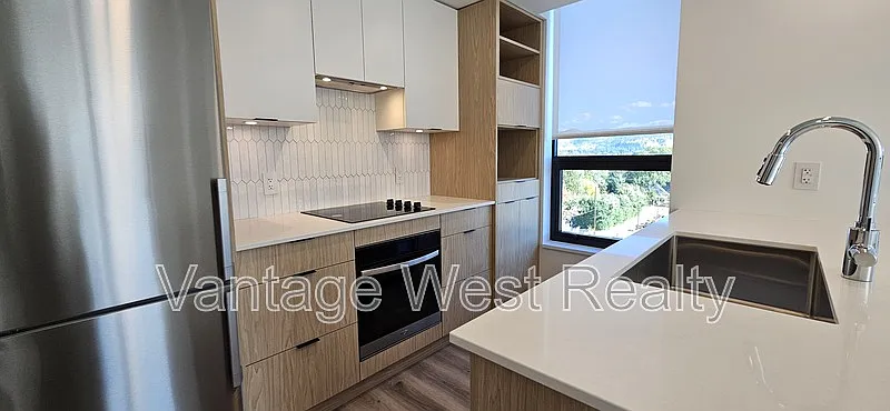 2 bed, 2.0 bath, 875 sqft, $2,500 — Photo 2