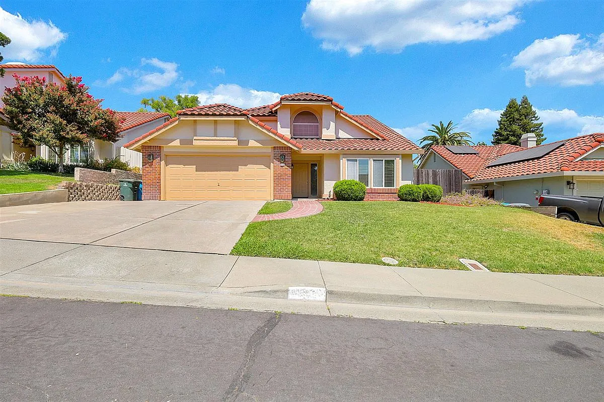 4 bed, 1898 sqft, $3,250 — Photo 2