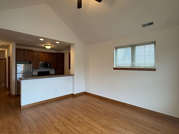 5th image of 1205 Mound St