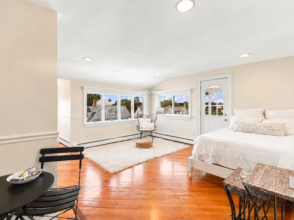 54 Lexington Ave APT 32, Gloucester, MA 01930