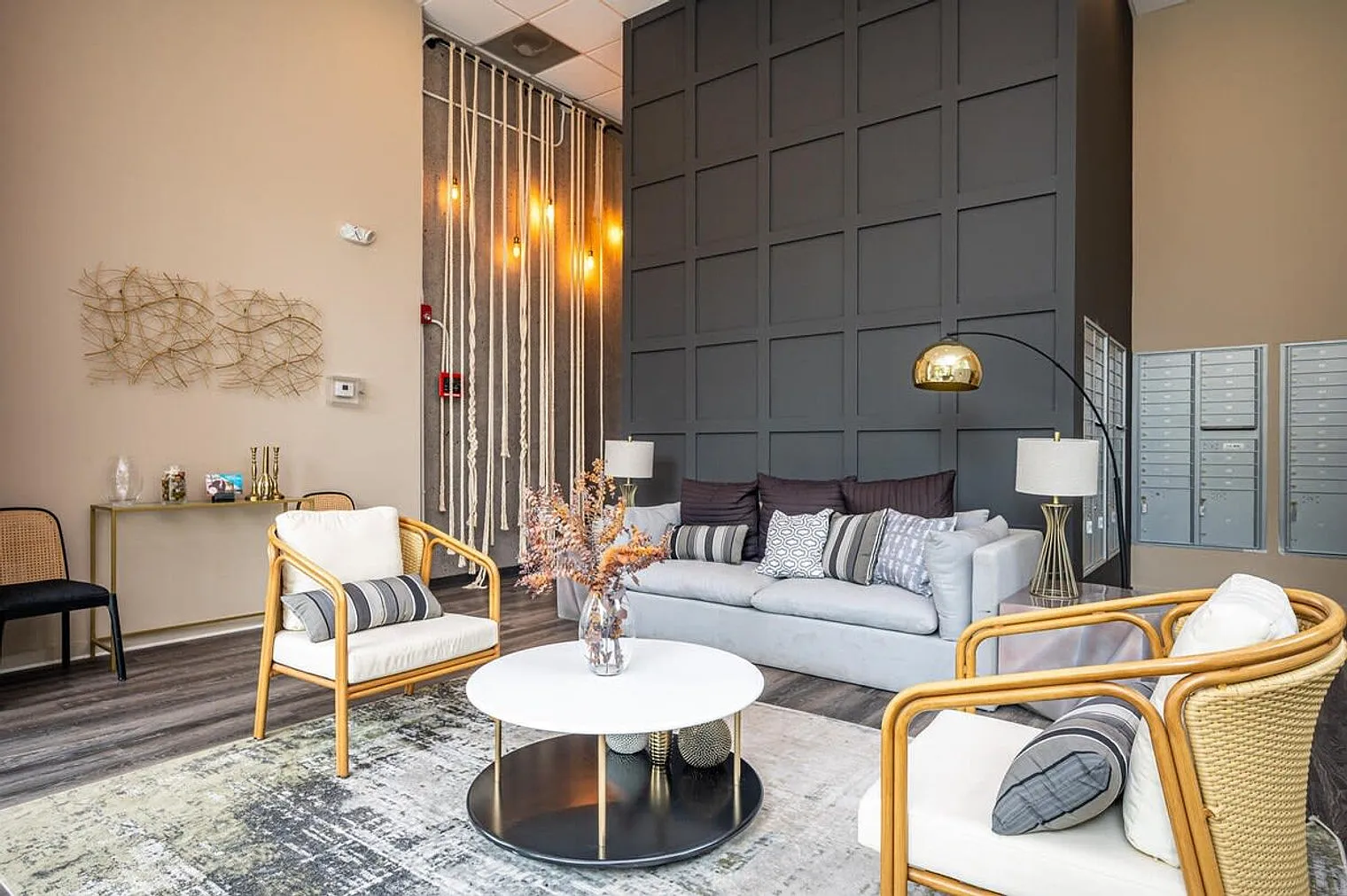 1 bed, 1.0 bath, 656 sqft, $3,867 — Photo 4
