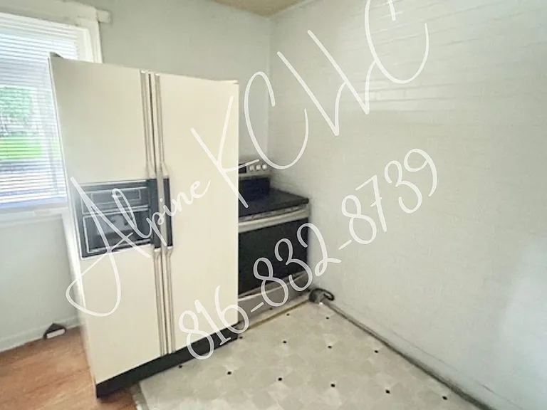 2501 Van Brunt Blvd #7 — Photo 2