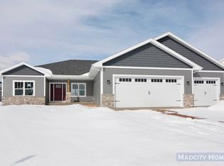 4118 Royal Vw, Windsor, WI 53532
