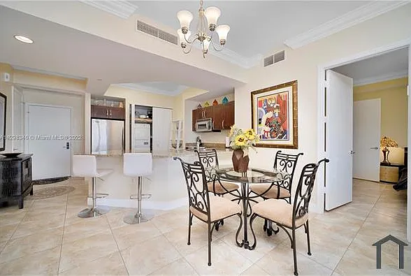 19900 W Country Club Dr