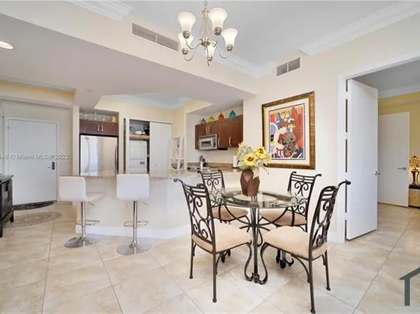 19900 W Country Club Dr, Aventura, FL 33180