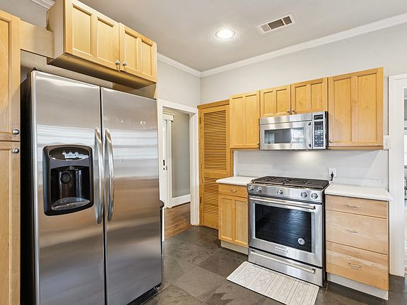 5th image of 6241 Belmont Ave